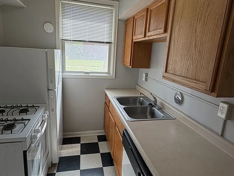 311 N 31st Ave — Photo 3