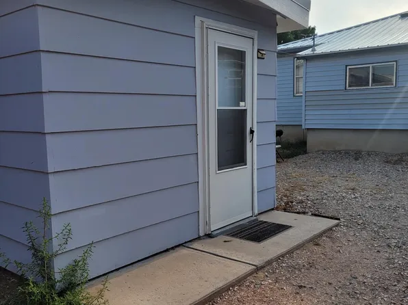 323 N Iowa Ave, Guernsey, WY 82214