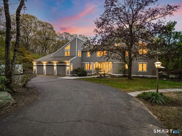 28 Strawberry Lane, Shelton, CT 06484