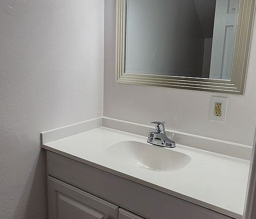 4th image of 14333 Helwig Ave #9
