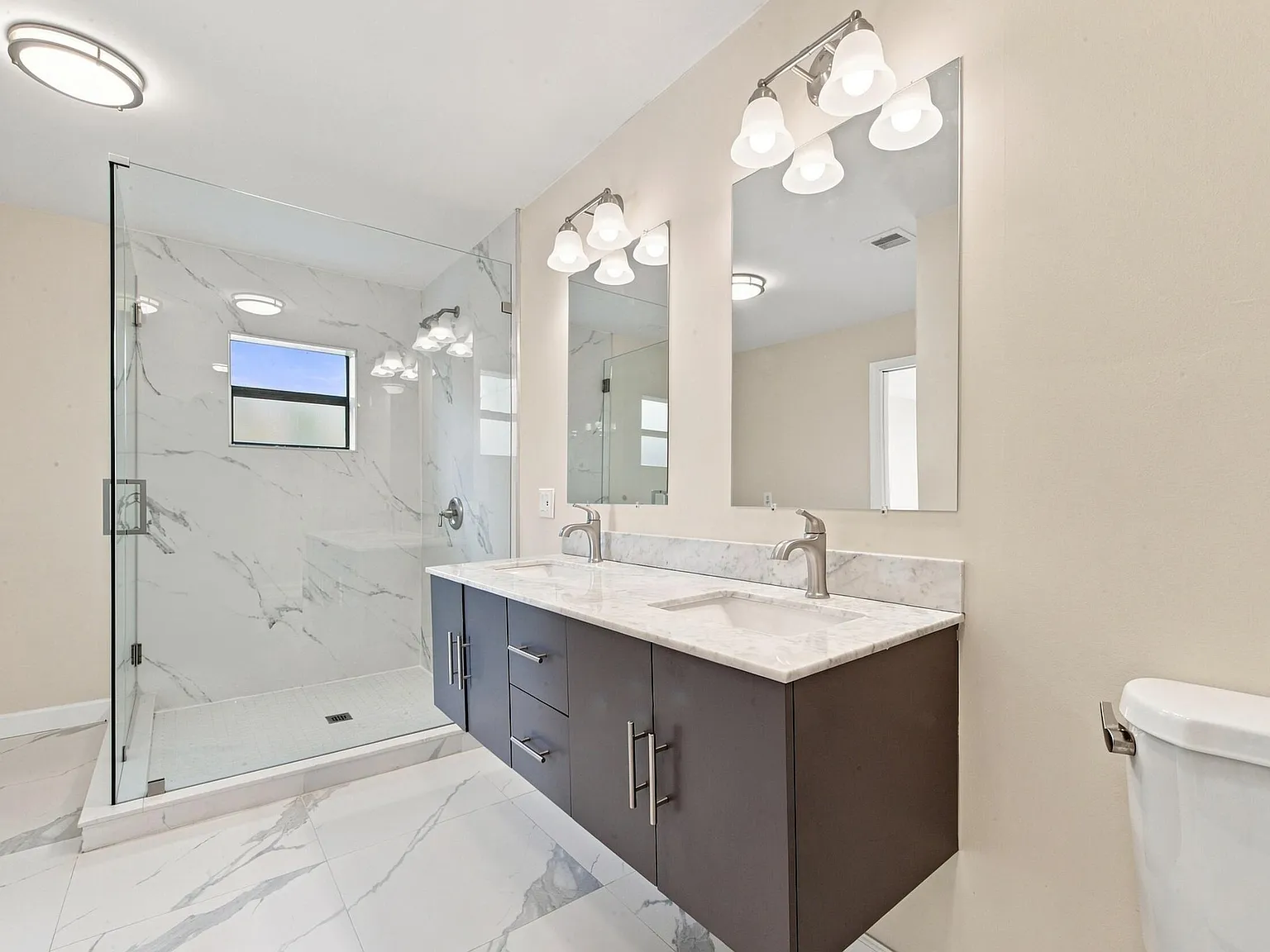 3 bed, 2.0 bath, 1372 sqft, $3,900 — Photo 4