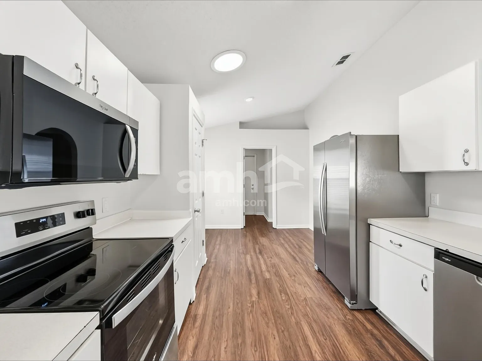 3 bed, 2.0 bath, 1868 sqft, $2,720 — Photo 3