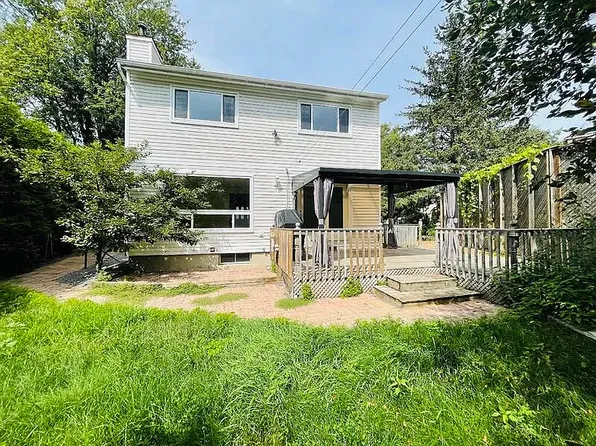 934 Beauclaire Dr, Ottawa, ON K1C 2J3