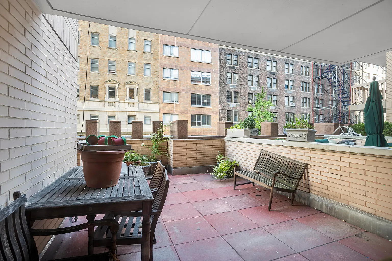 200 E 69th St APT 4E photo 1