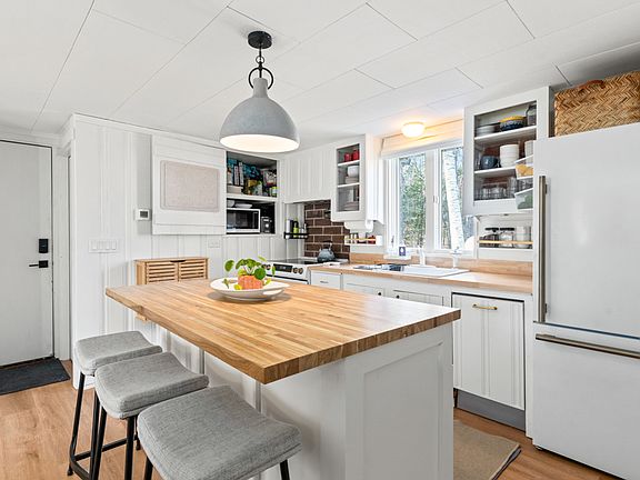 2nd image of 339 W Elm St