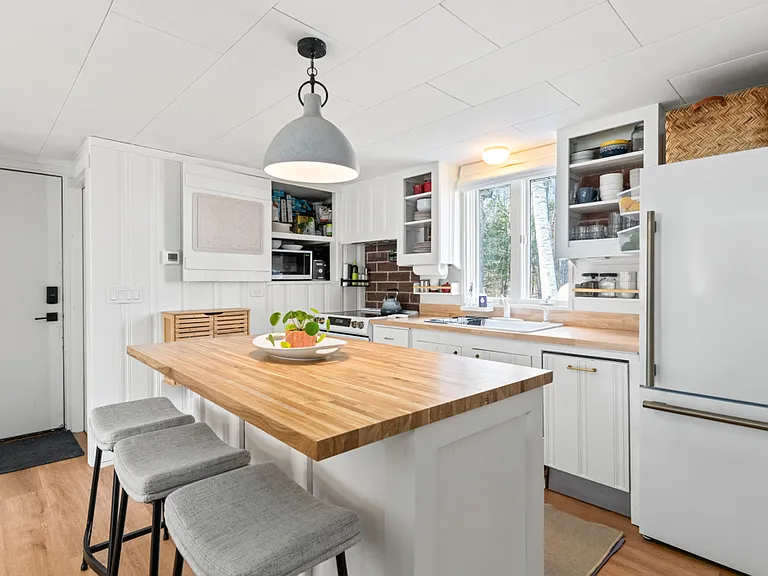 339 W Elm St — Photo 2