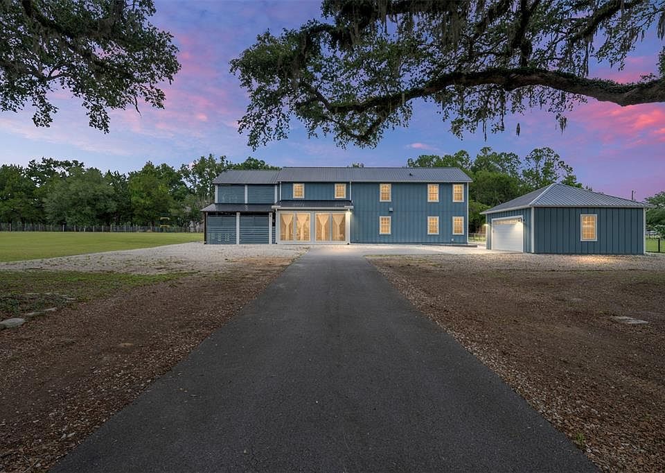 1st image of 904 NW 111th Ln