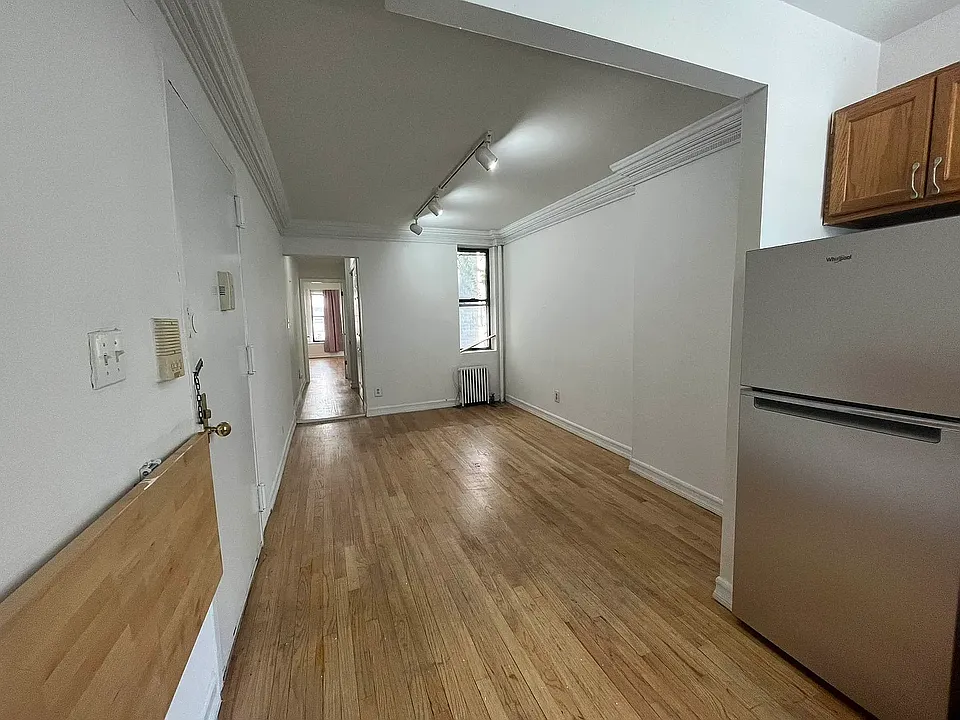 444 W 58th St #2E