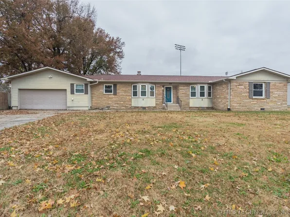 909 SE 14th St, Pryor, OK 74361