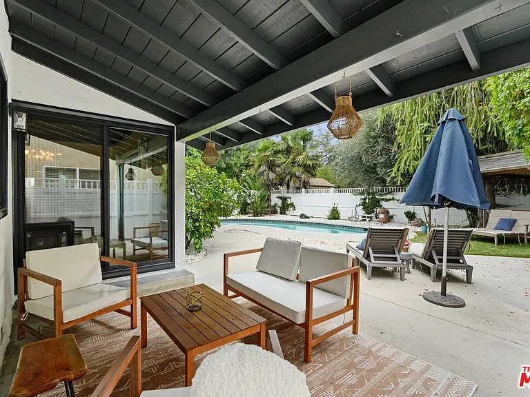 6558 Lasaine Ave — Photo 17