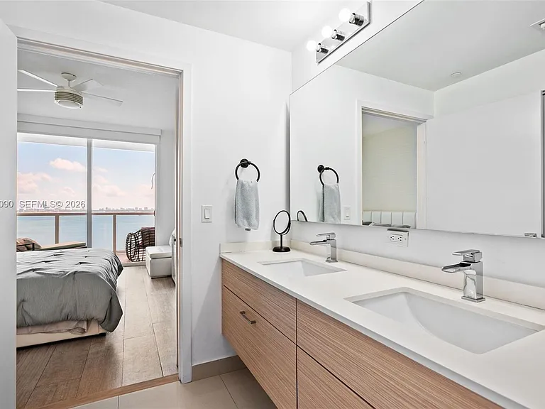 600 NE 27th St #1402 — Photo 18