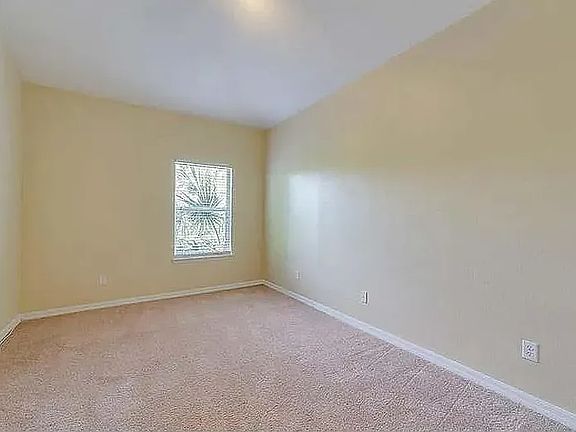 5th image of 607 Pinebranch Cir