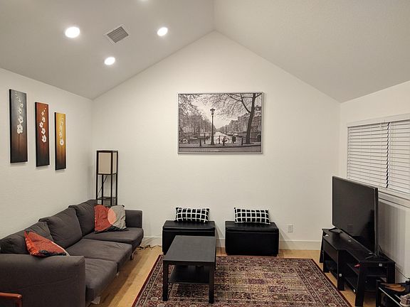 2nd image of 1309 E 52nd St APT 2