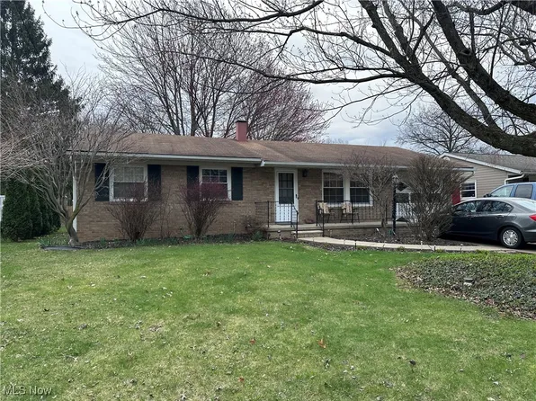 1281 Hollyview Dr, Vermilion, OH 44089