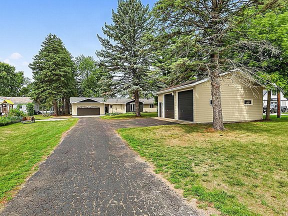 3rd image of 5565 NE River Rd