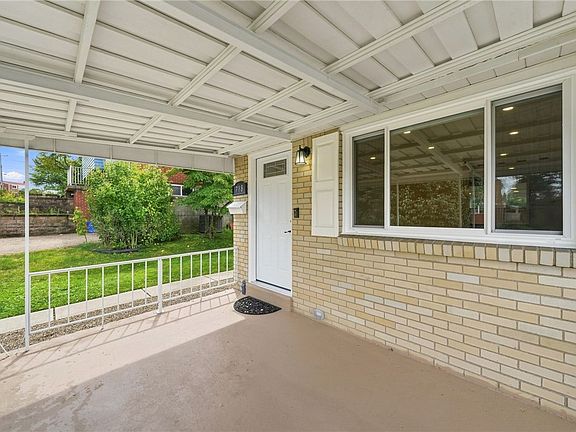 3rd image of 718 Illini Dr