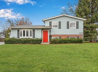 18567 W Woodland Ter, Gurnee, IL 60031