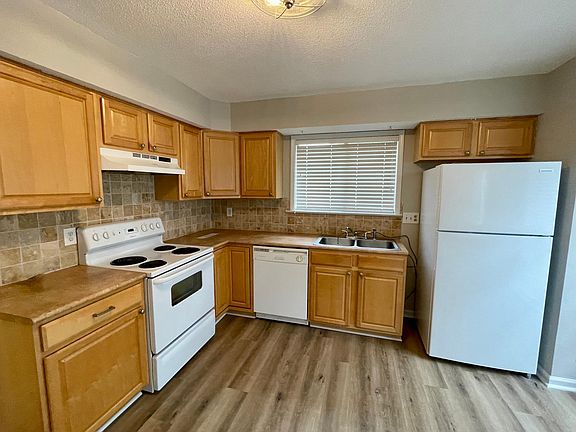 5th image of 1876 Still Oaks Dr
