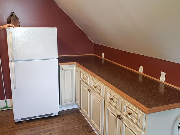 4th image of 743 Elmwood Ave Floor 3