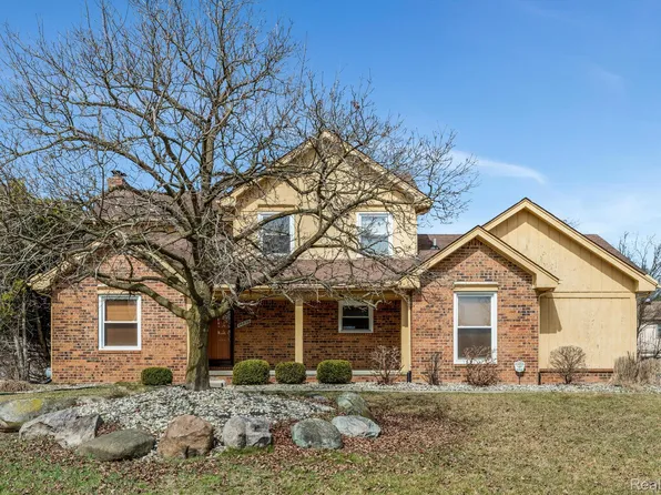 24836 Arden Park Dr, Farmington Hills, MI 48336