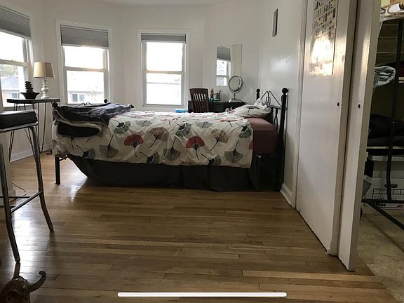 4th image of 178 Bay 25 St #3