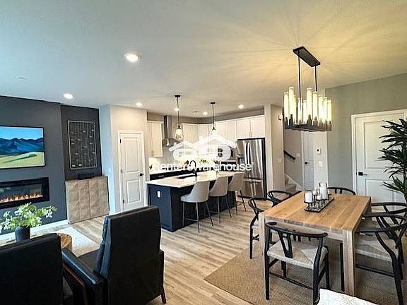 5th image of 633 E Blossom Cir