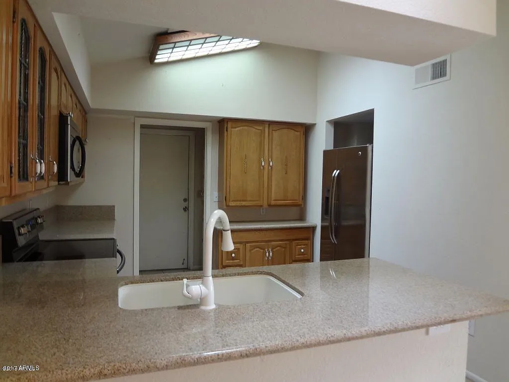 2 bed, 1050 sqft, $2,150 — Photo 3