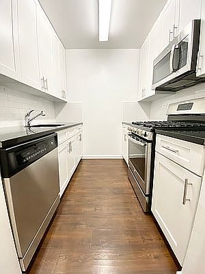 4th image of 561 Amsterdam Ave #13F