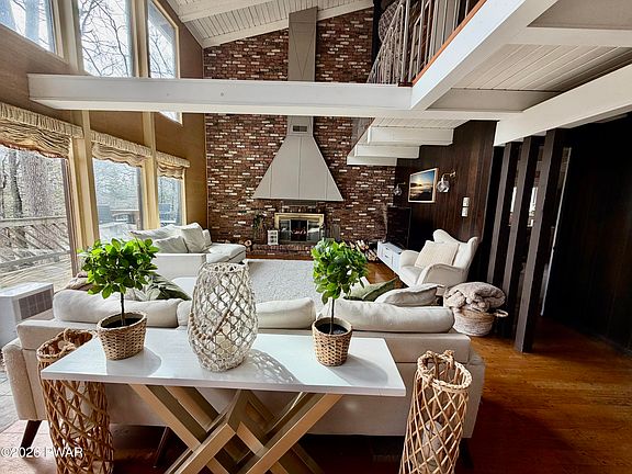 2nd image of 104 Summerhill Rd