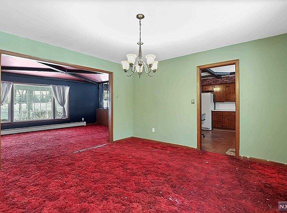 4th image of 277 W Oak St