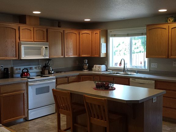 3rd image of 1008 NW 120th Cir