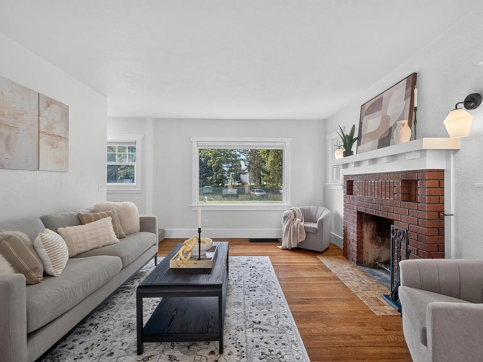 Charming 3BR 2BA 2048 sq ft. house near Sanders Beach — Photo 3