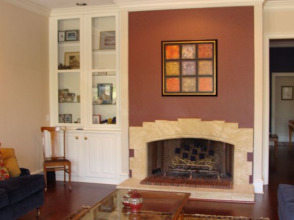 Gracious livingroom with fireplace