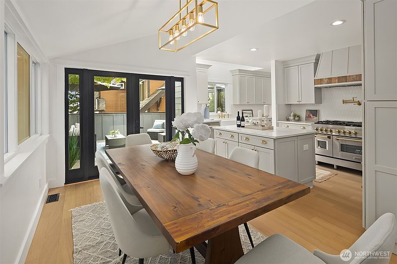 5th image of 1014 4th Avenue N