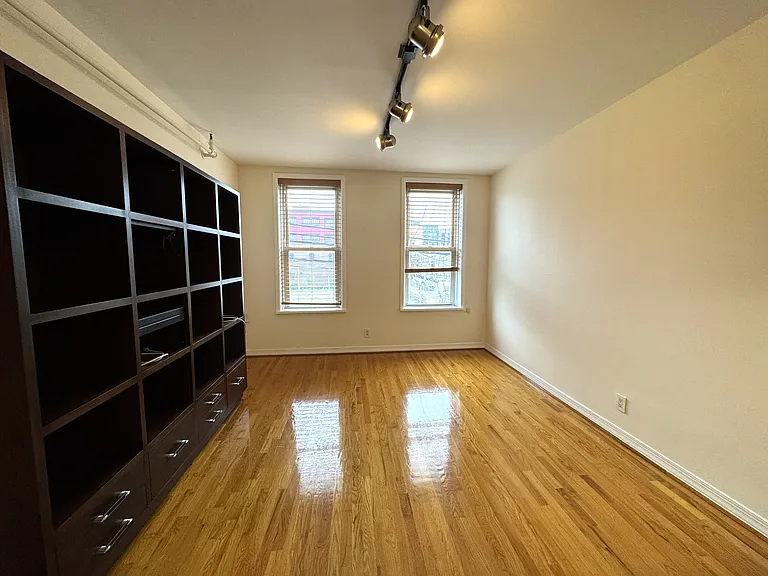 4544 Vernon Blvd #2 — Photo 3