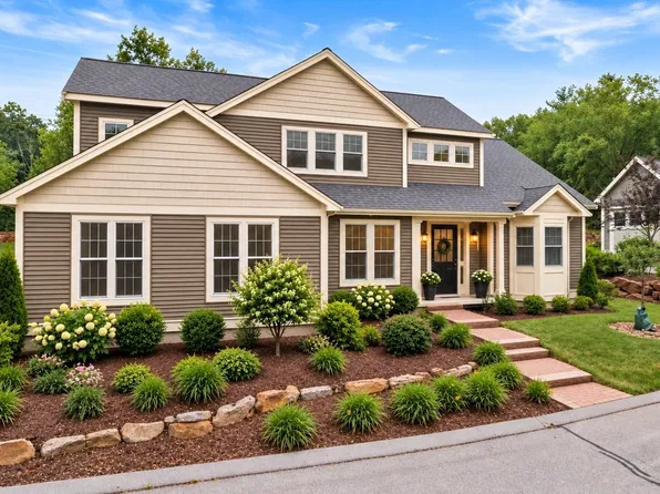 3 McGill Ct #214, Hopkinton, MA 01748