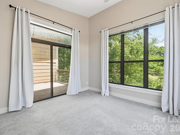 3435 Spencer St — Photo 16