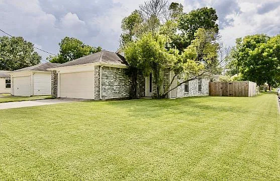 3 bed, 2.0 bath, 1250 sqft, $1,995 — Photo 2
