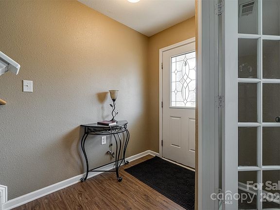 4th image of 2849 Meadow Creek Dr
