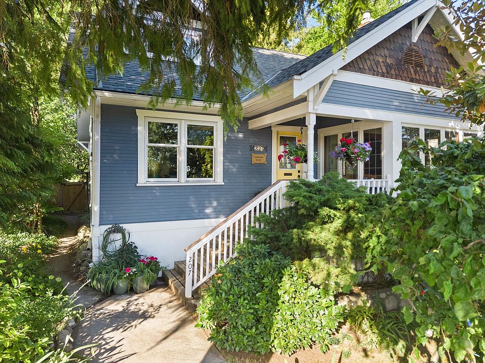 1st image of 207 8th St