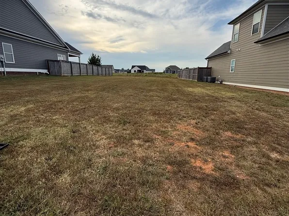 643 Boston Park Dr, Bowling Green, KY 42103