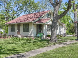 319 9th St, Baldwin City, KS 66006