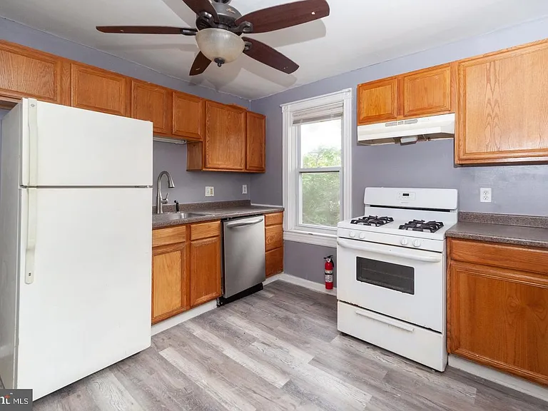 313 S Fairview St — Photo 6