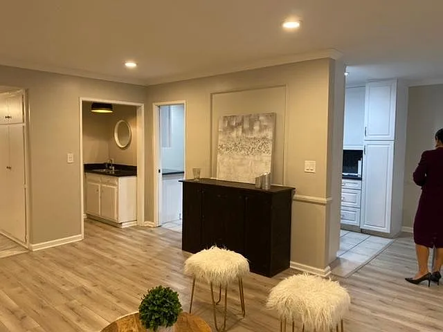 321 N Palm Dr #5 — Photo 1