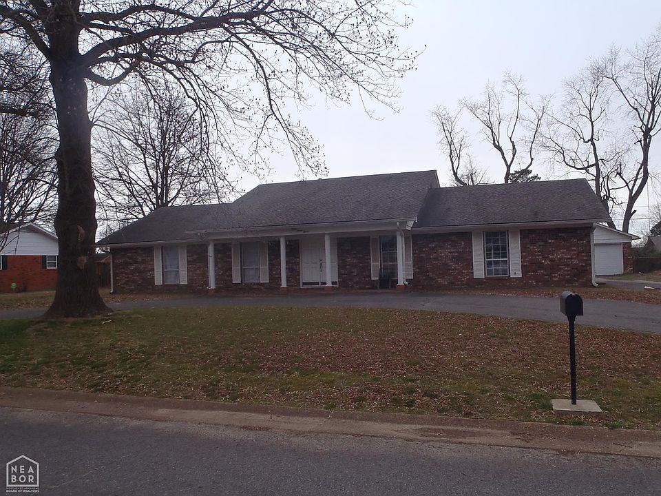 1st image of 2712 Highland Dr