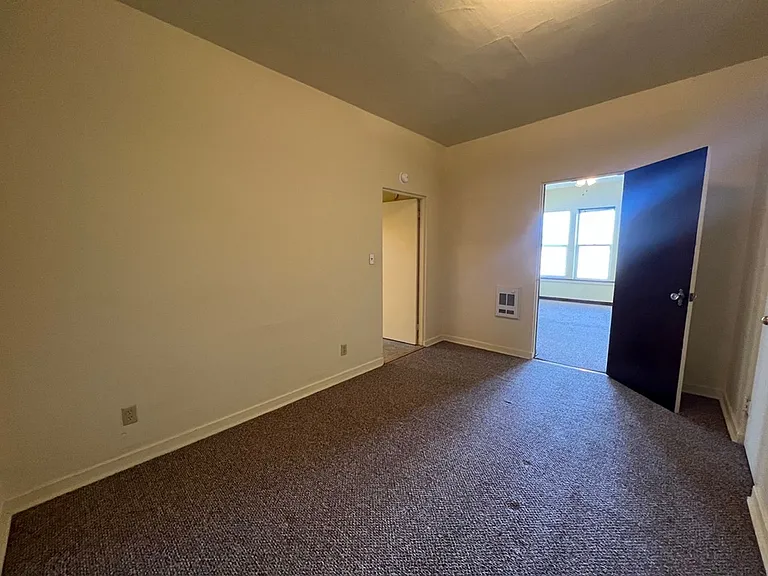 416 N Pine St — Photo 11