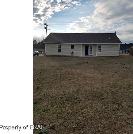 2nd image of 1405 E Pointe