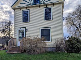 49 Pine St, Waldoboro, ME 04572