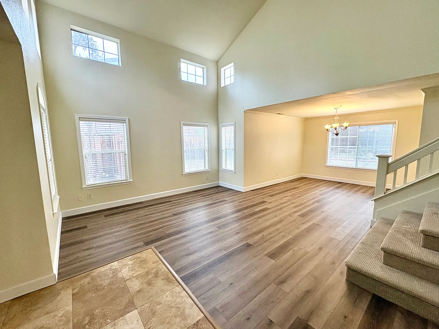 4 bed, 2.5 bath, 2104 sqft, $4,600 — Photo 3