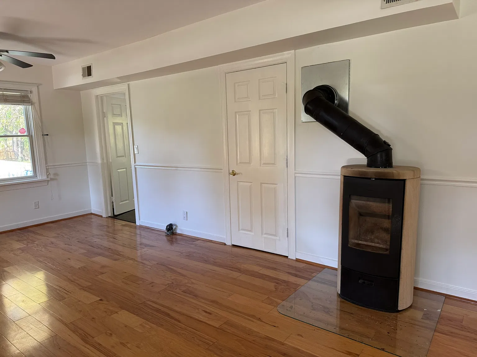 3 bed, 1100 sqft, $2,750 — Photo 2